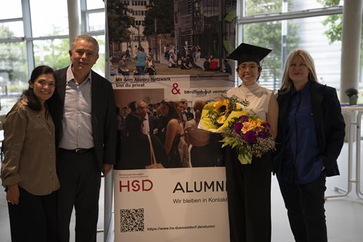 Die Veranstaltung findet am Freitag, den 03.07.2026, um 16:00 Uhr, auf dem Campus der Hochschule Düsseldorf statt. Eingeladen sind Angehörige, Familien und Freunde sowie Mitarbeiter*innen und Alumni, um diesen bedeutenden Anlass gemeinsam zu feiern.